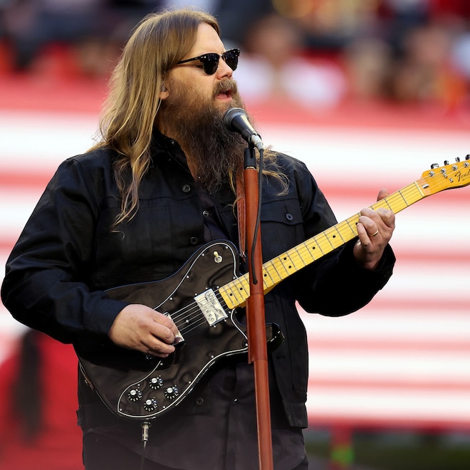 Chris Stapleton's National Anthem Rendition Blows Super Bowl Fans Away Chris Stapleton's National Anthem Rendition Blows Super Bowl Fans Away